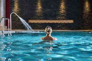 Indoor pool, sun loungers