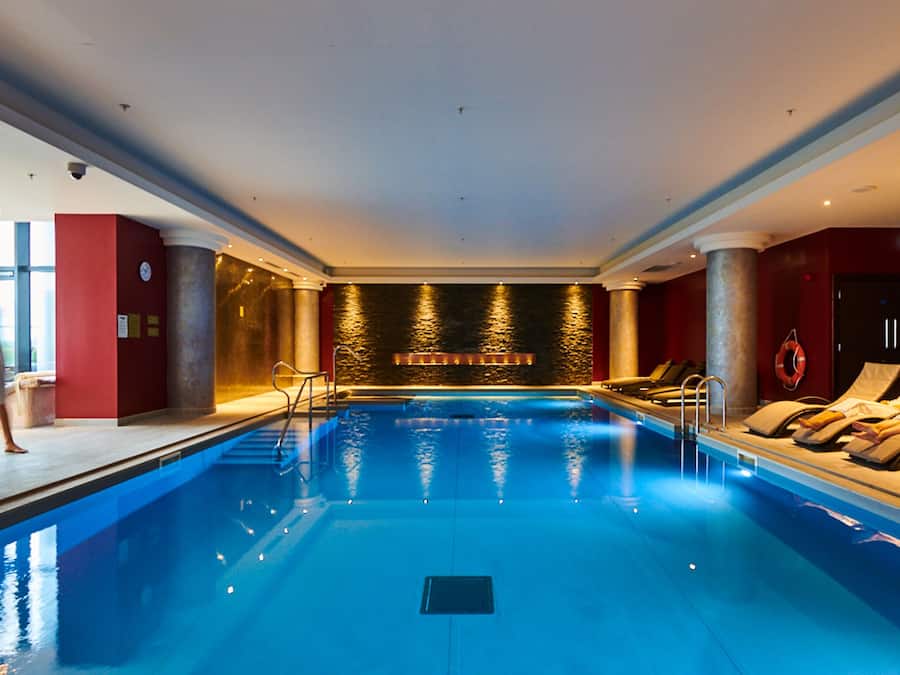 Innenpool, Liegestühle