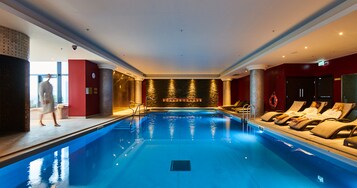Indoor pool, sun loungers