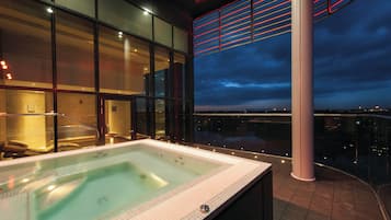 Innenpool, Liegestühle