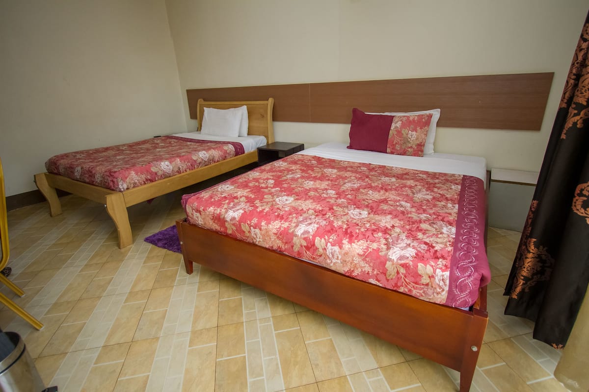 Standard Twin Room | Desk, free WiFi, bed sheets
