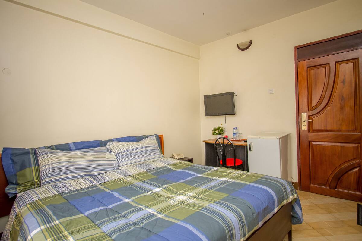 Standard Double Room | Desk, free WiFi, bed sheets
