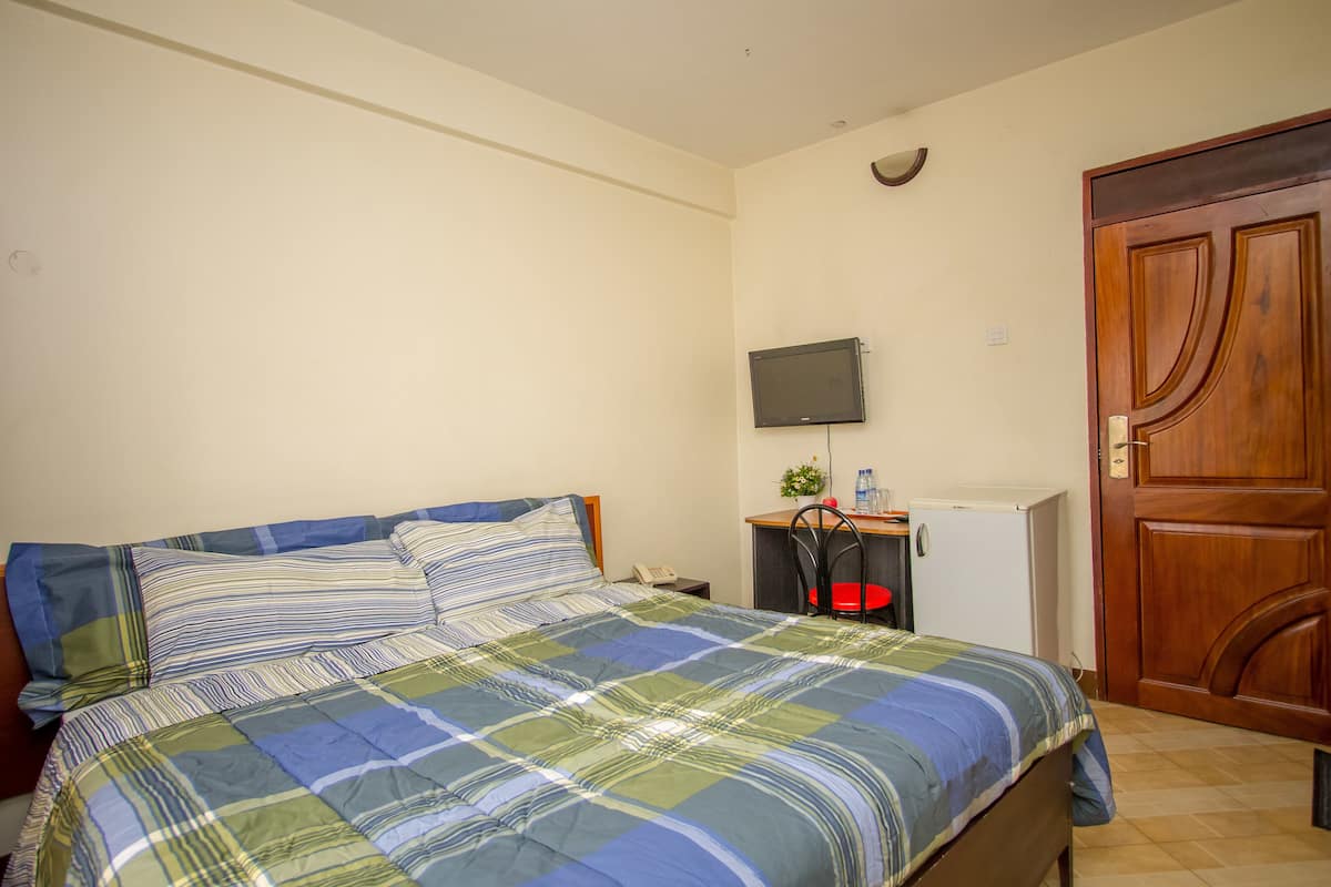 Standaard tweepersoonskamer | Een bureau, gratis wifi, beddengoed