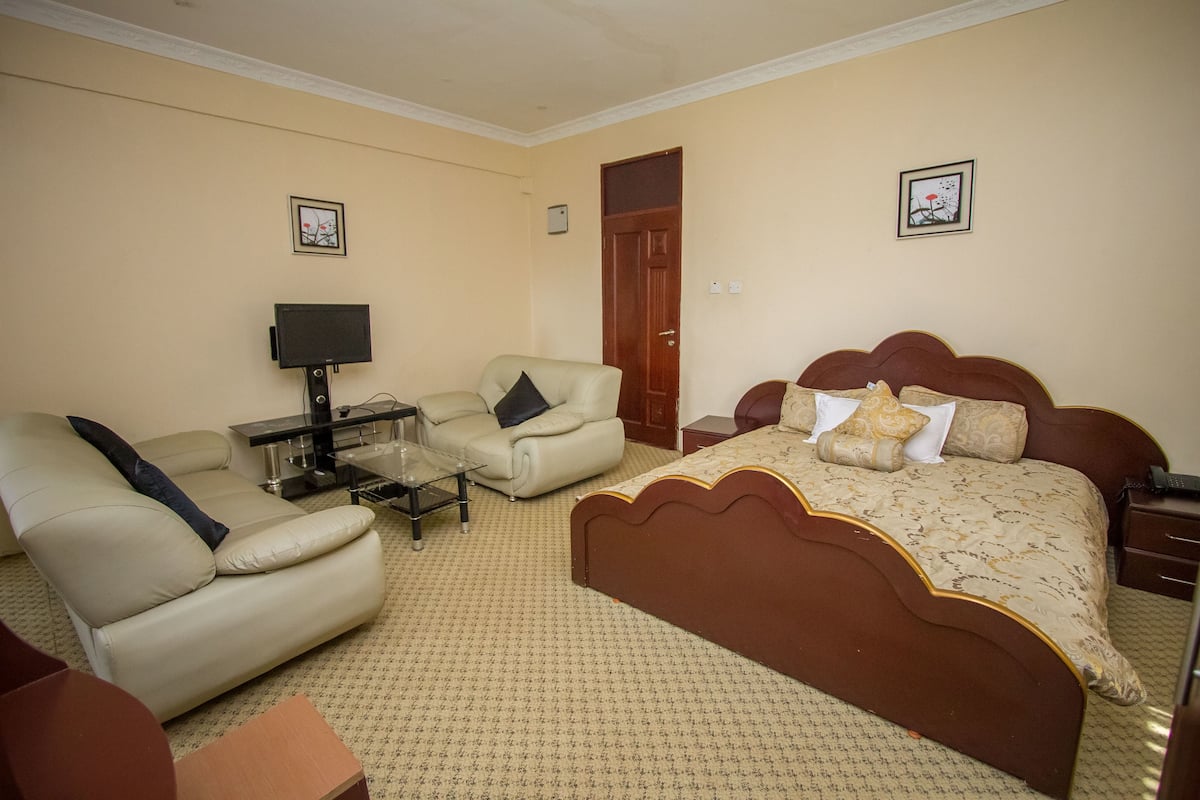 Deluxe Double Room | Desk, free WiFi, bed sheets