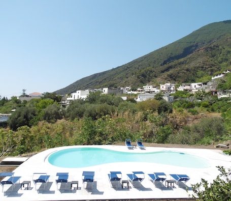Seasonal outdoor pool. Hotel Da Franco Relax & Pool