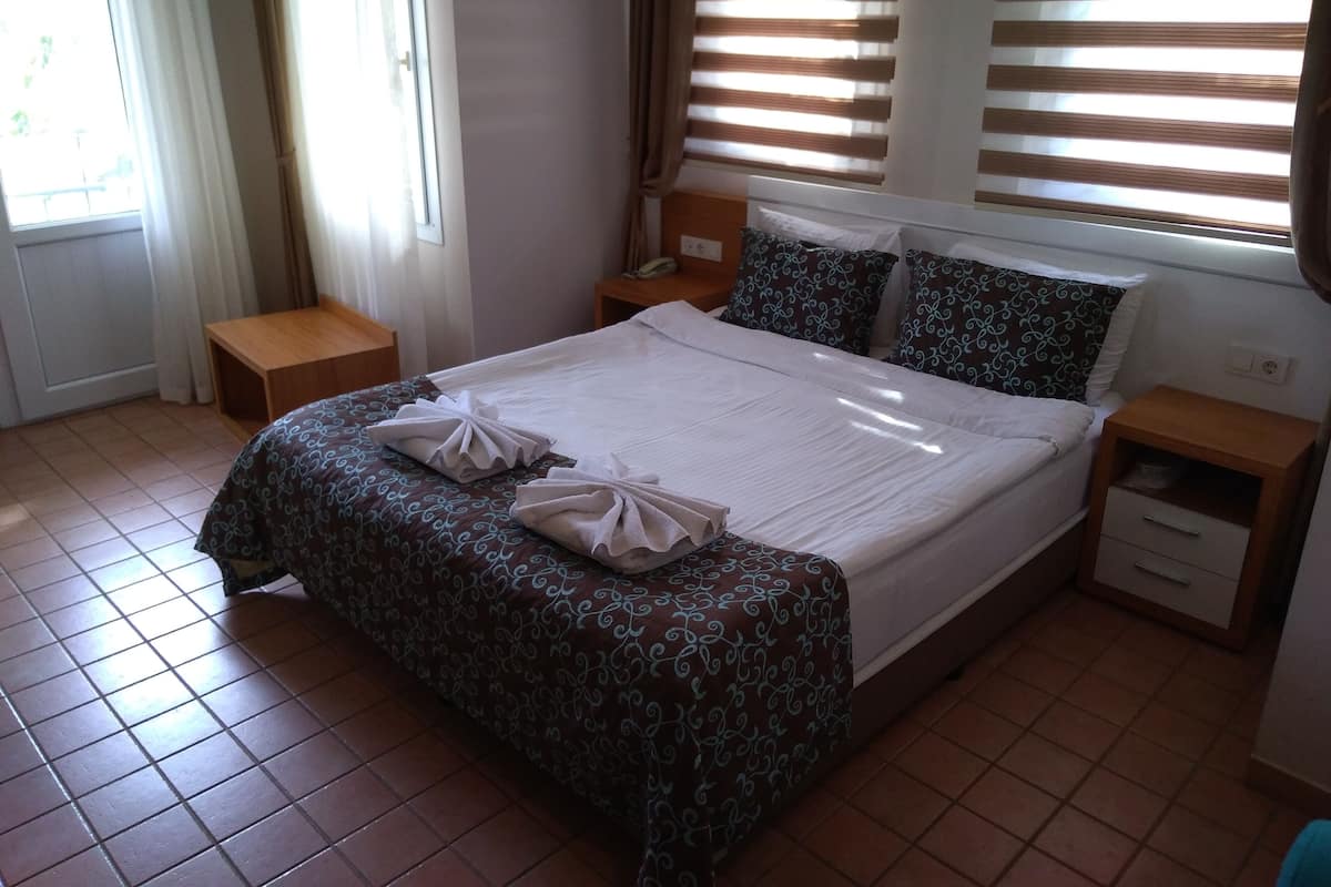 Standard Room | Premium bedding, minibar, rollaway beds, free WiFi