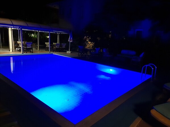 Seasonal outdoor pool, pool umbrellas, sun loungers