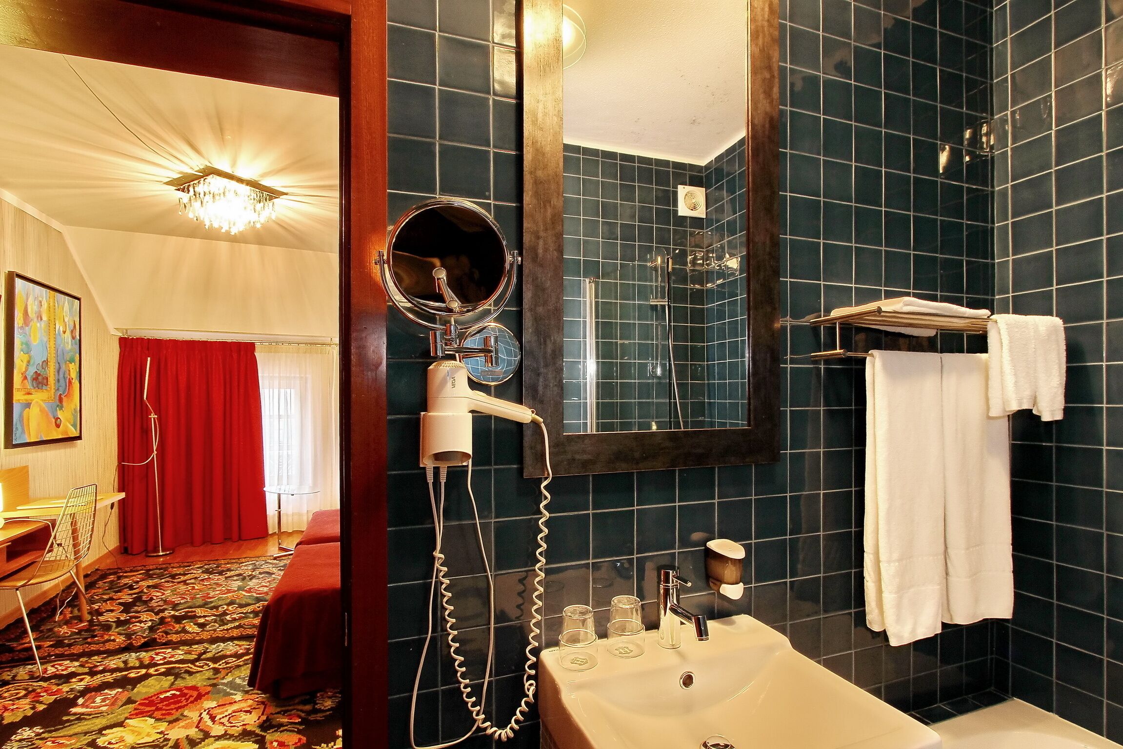 deluxe double or twin room | bathroom | free toiletries, hair dryer, towels, toilet paper