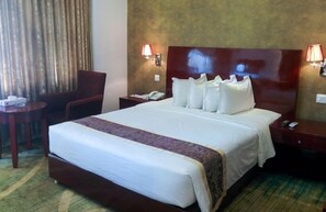 Djupt badkar, gratis toalettartiklar, hårtork och tofflor