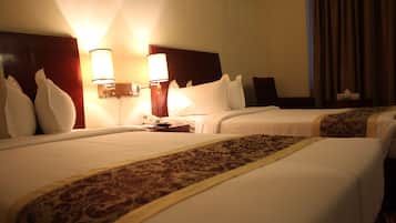 Deluxe Twin Room, 1 Bedroom, Accessible, Non Smoking | 1 bedroom, hypo-allergenic bedding, free minibar items, in-room safe
