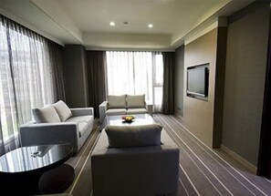 Chic Section Superior Suite | Living area | LED TV - Urban Hotel 33 (Kaohsiung)