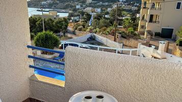 Studio with sea and pool view | Balcony view