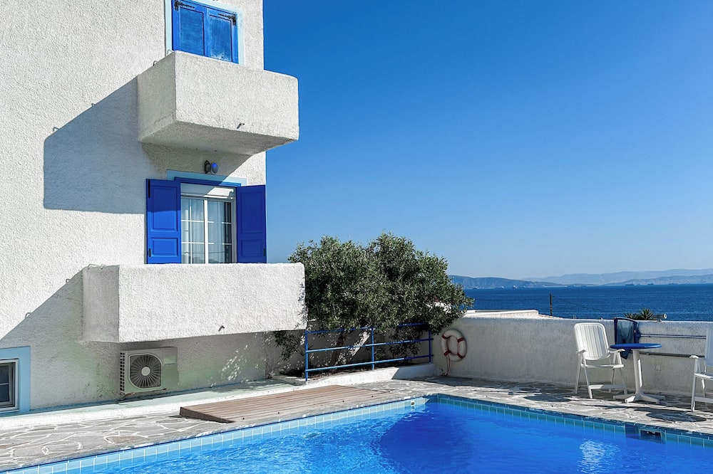 Blue Dolphin Studios & Apartment