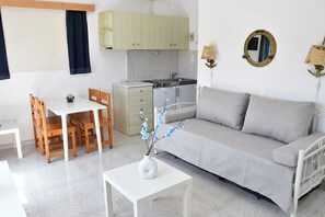 Apartment, 1 Bedroom, Sea View | Living area