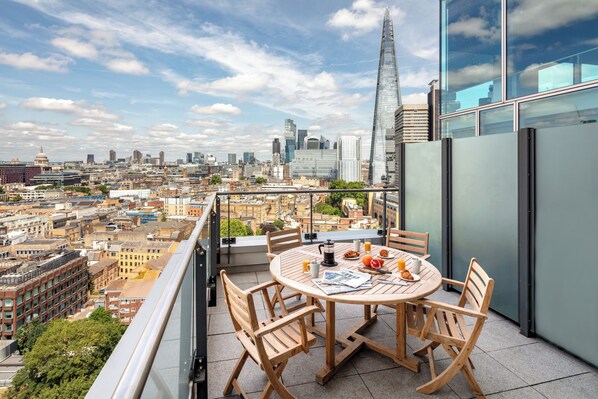 顶层房 | 办公桌、熨斗/熨衣板、免费 WiFi、床单