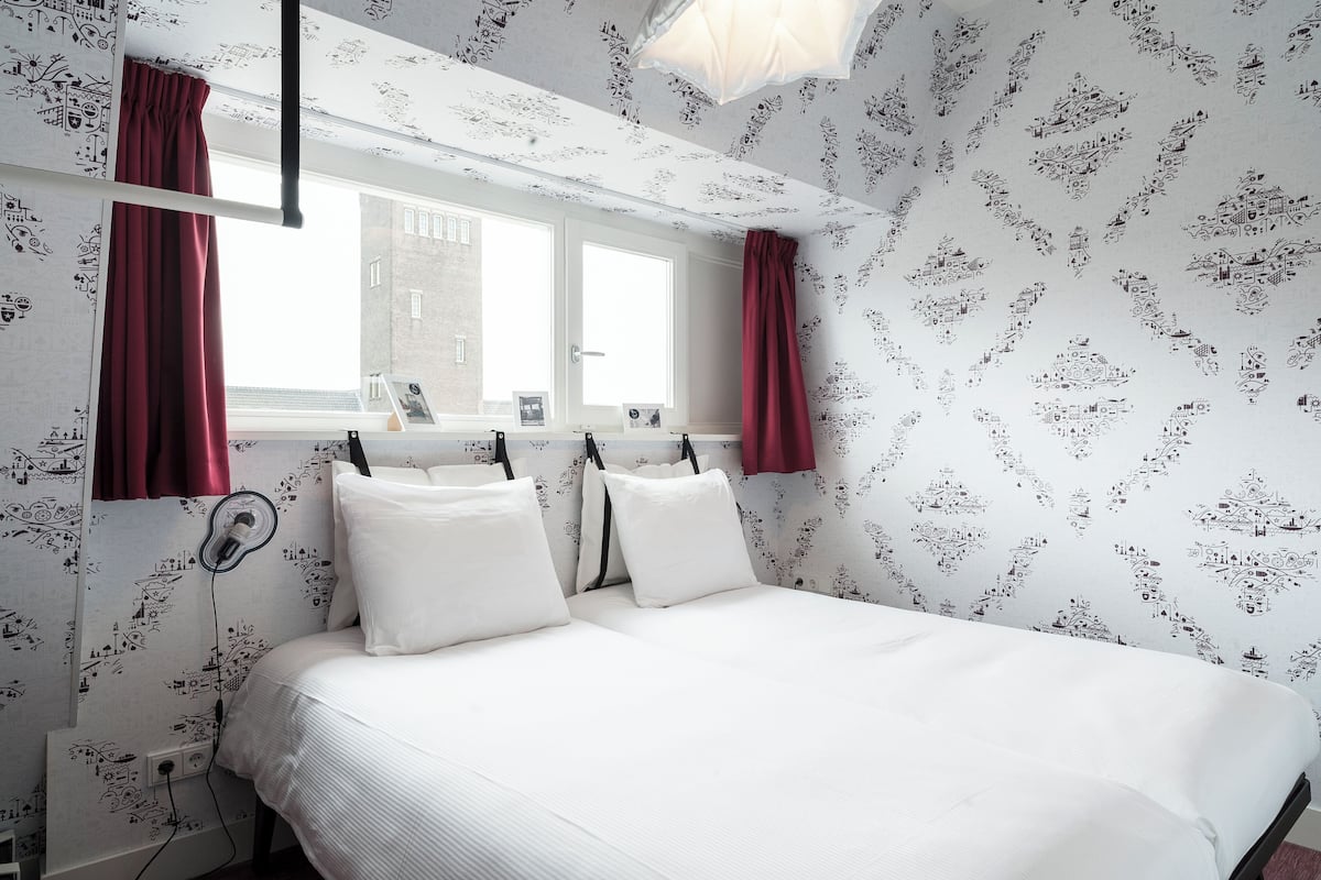 Basic Room, City View