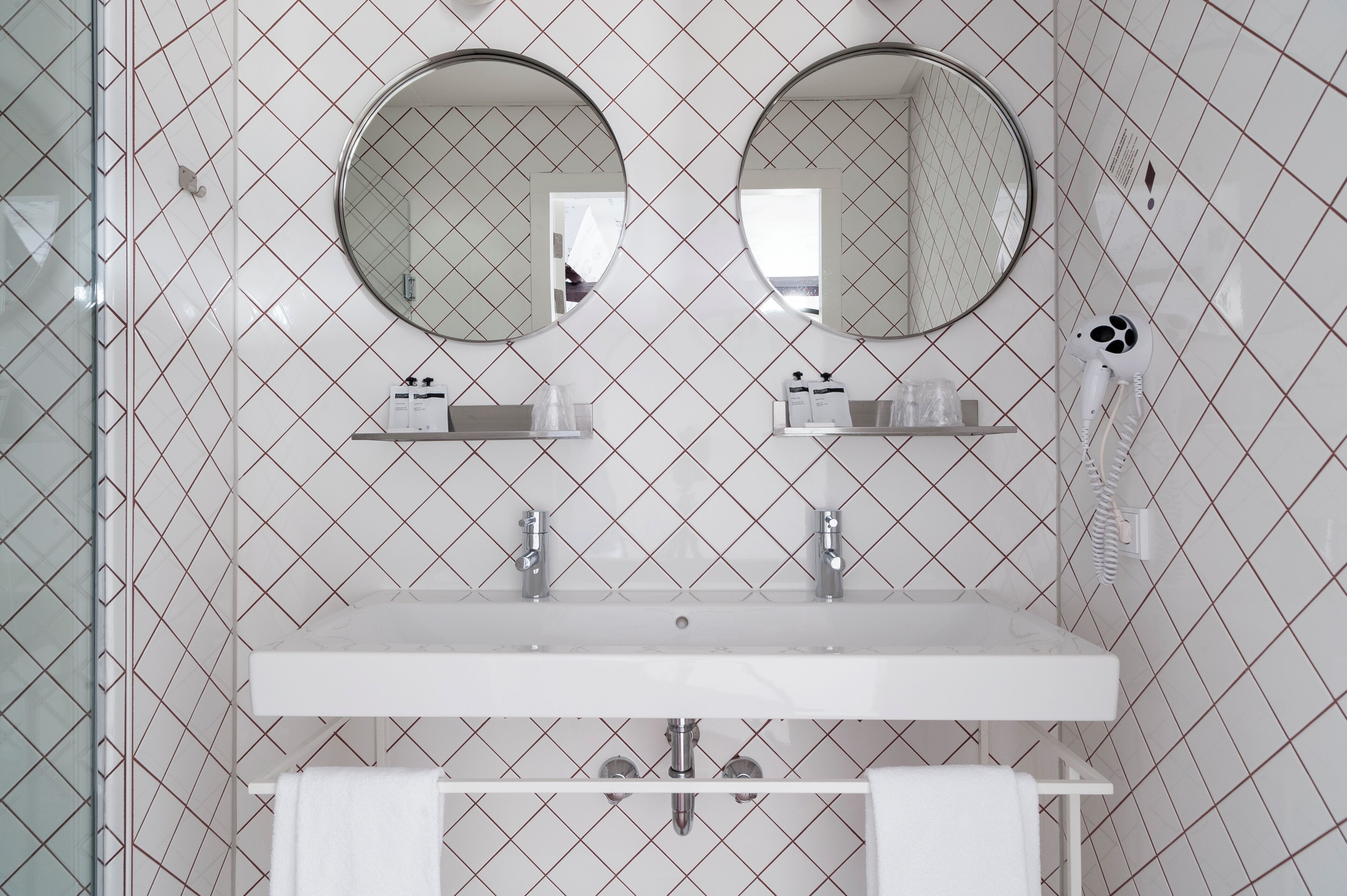 shower, rainfall showerhead, free toiletries, hair dryer