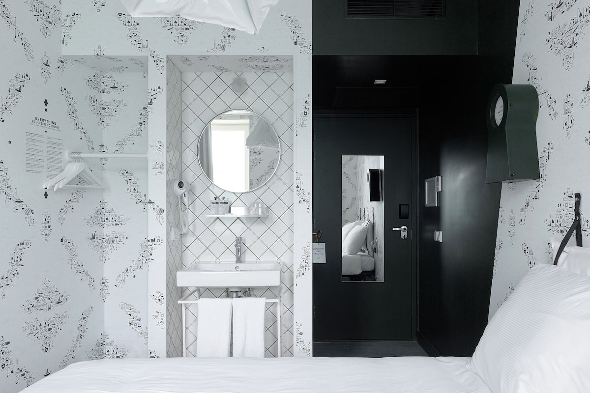 Deluxe Room, City View