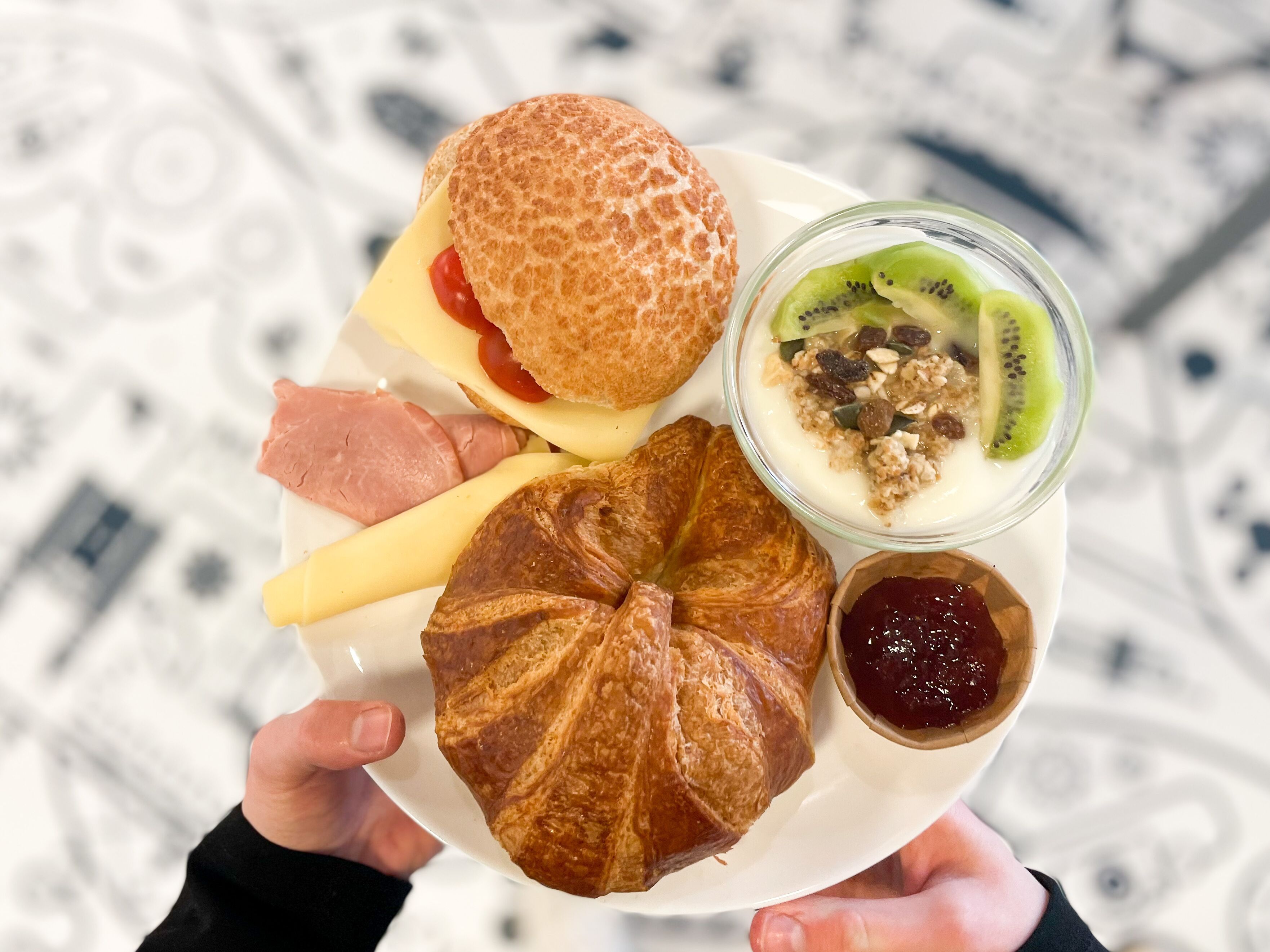 daily continental breakfast (eur 18.5 per person)