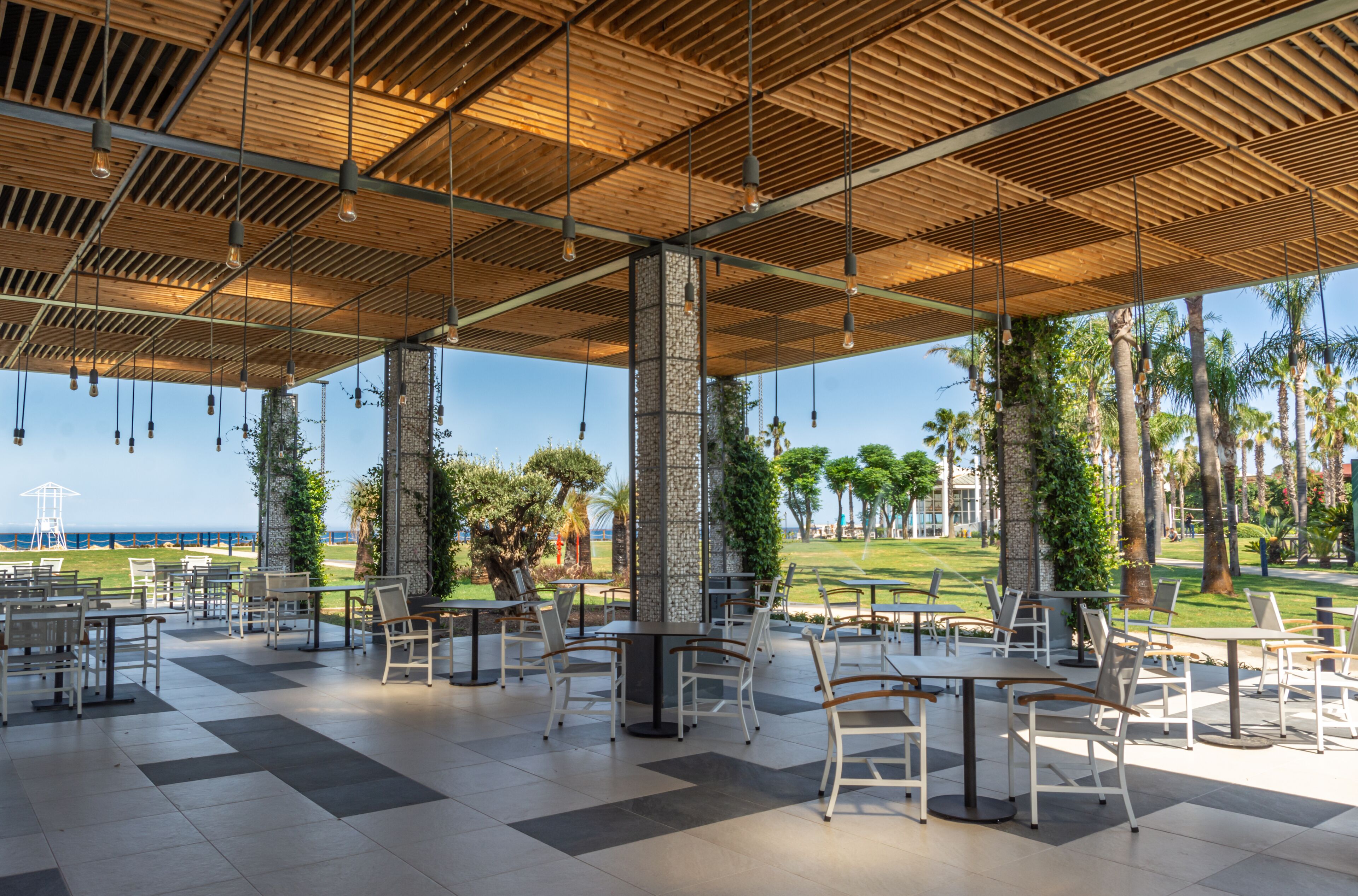 3 bars/lounges, poolside bar, beach bar