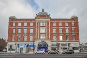 ด้านหน้าที่พัก