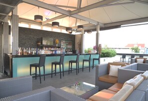 Poolside bar - Dang Derm Khaosan (Bangkok)