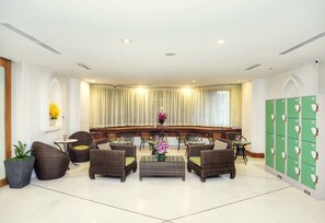 Lobby sitting area - Dang Derm Khaosan (Bangkok)