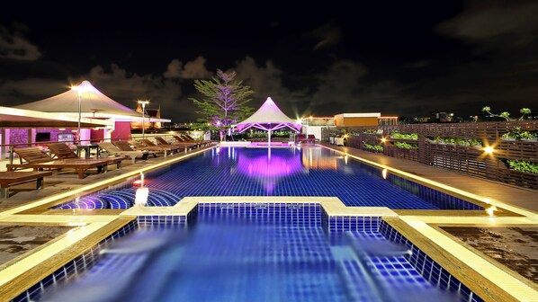 Outdoor pool, sun loungers