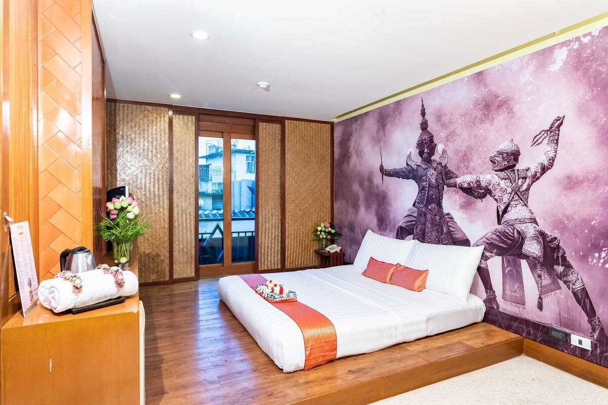 Quarto casal standard | Cofres nos quartos, Wi-Fi de cortesia, roupa de cama