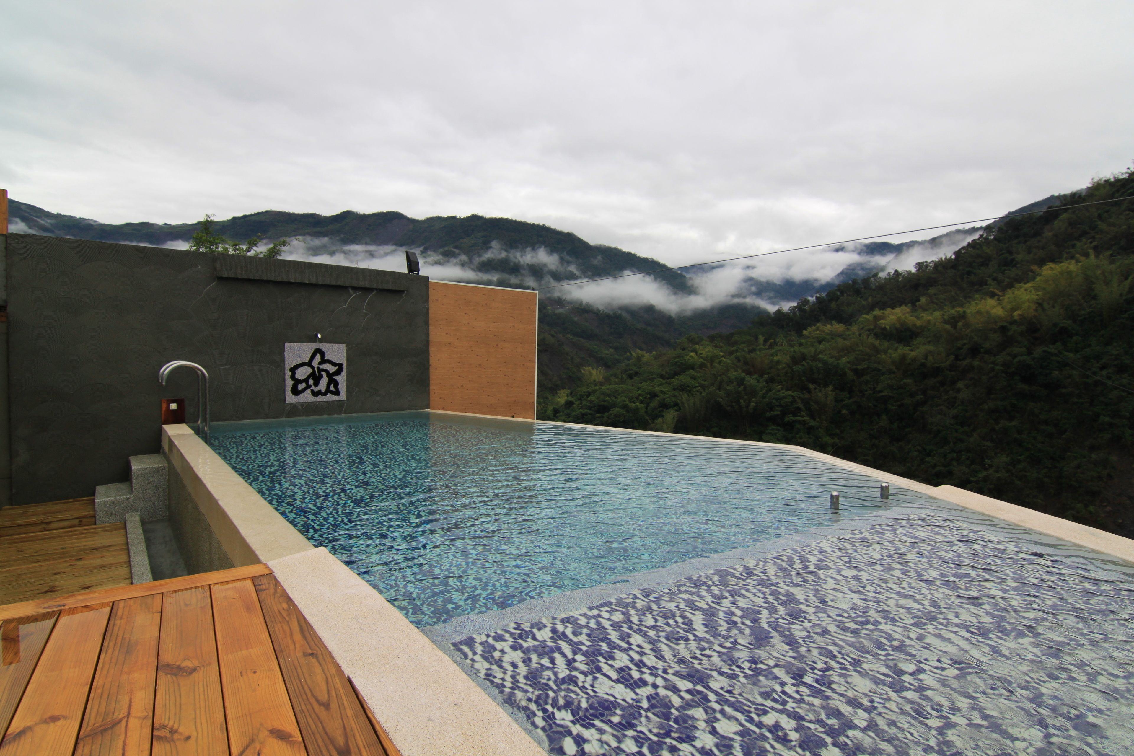 the water villa double room | outdoor pool