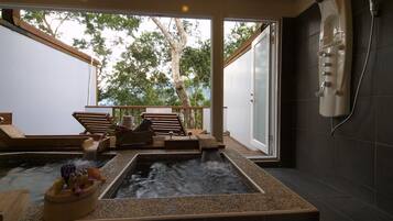 The Excellent View Double Room | Indoor spa tub
