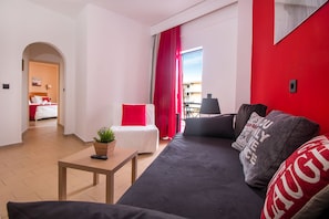 Apartment, 1 Bedroom 3 pax | In-room safe, soundproofing, free WiFi, bed sheets