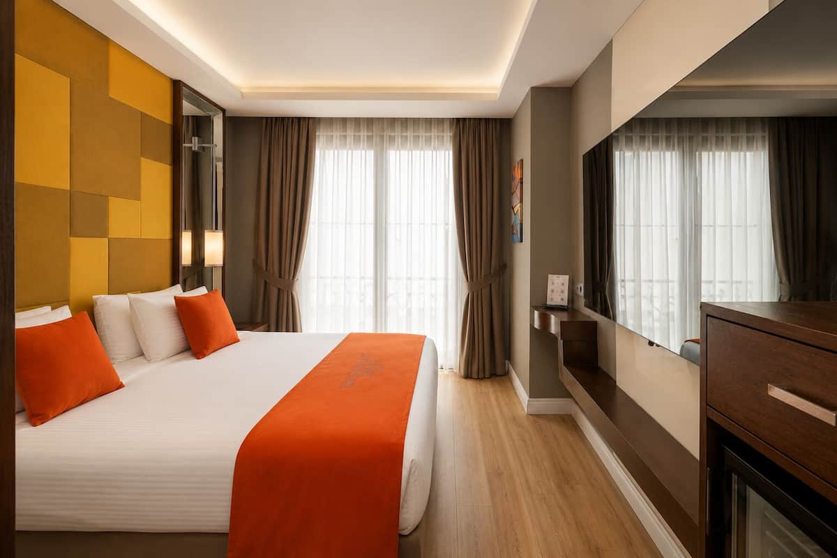 Standard Double or Twin Room | Premium bedding, minibar, in-room safe, desk