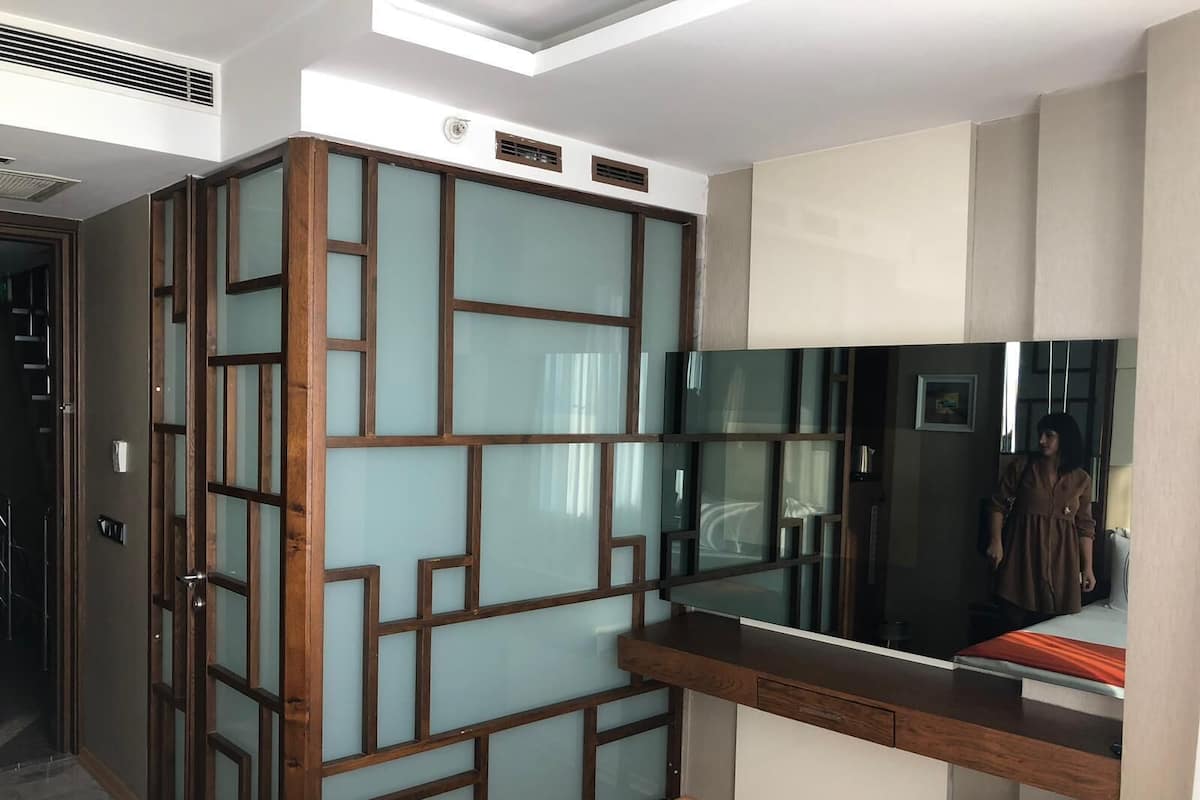Premium bedding, minibar, in-room safe, desk