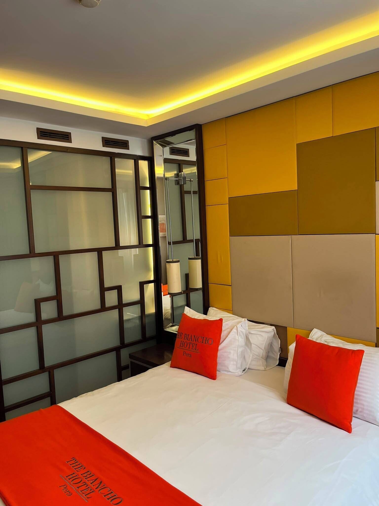 Ropa de cama de alta calidad y minibar 