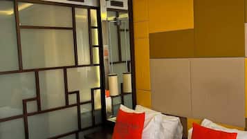 Ropa de cama de alta calidad y minibar