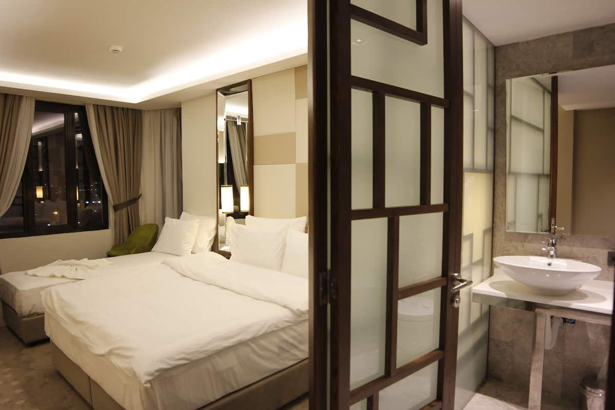 Premium bedding, minibar, in-room safe, desk