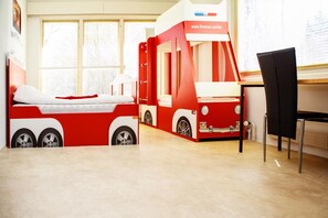 Individuelt dekorert, individuelt innredet og skrivebord