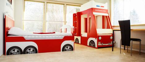 Family Room | Children’s theme room