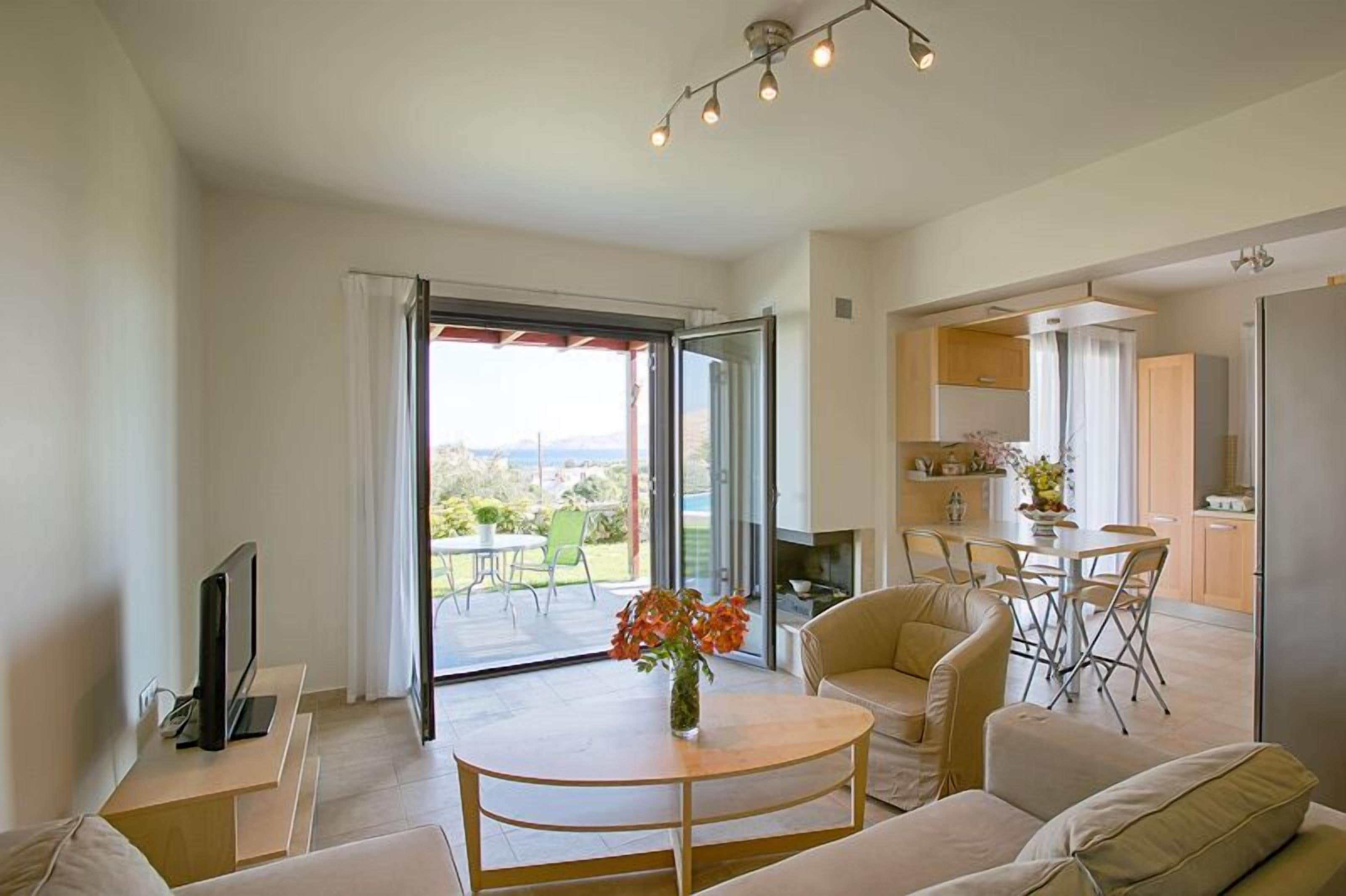 Villa, 2 Yatak Odası | Oturma alanı | Plazma televizyon 