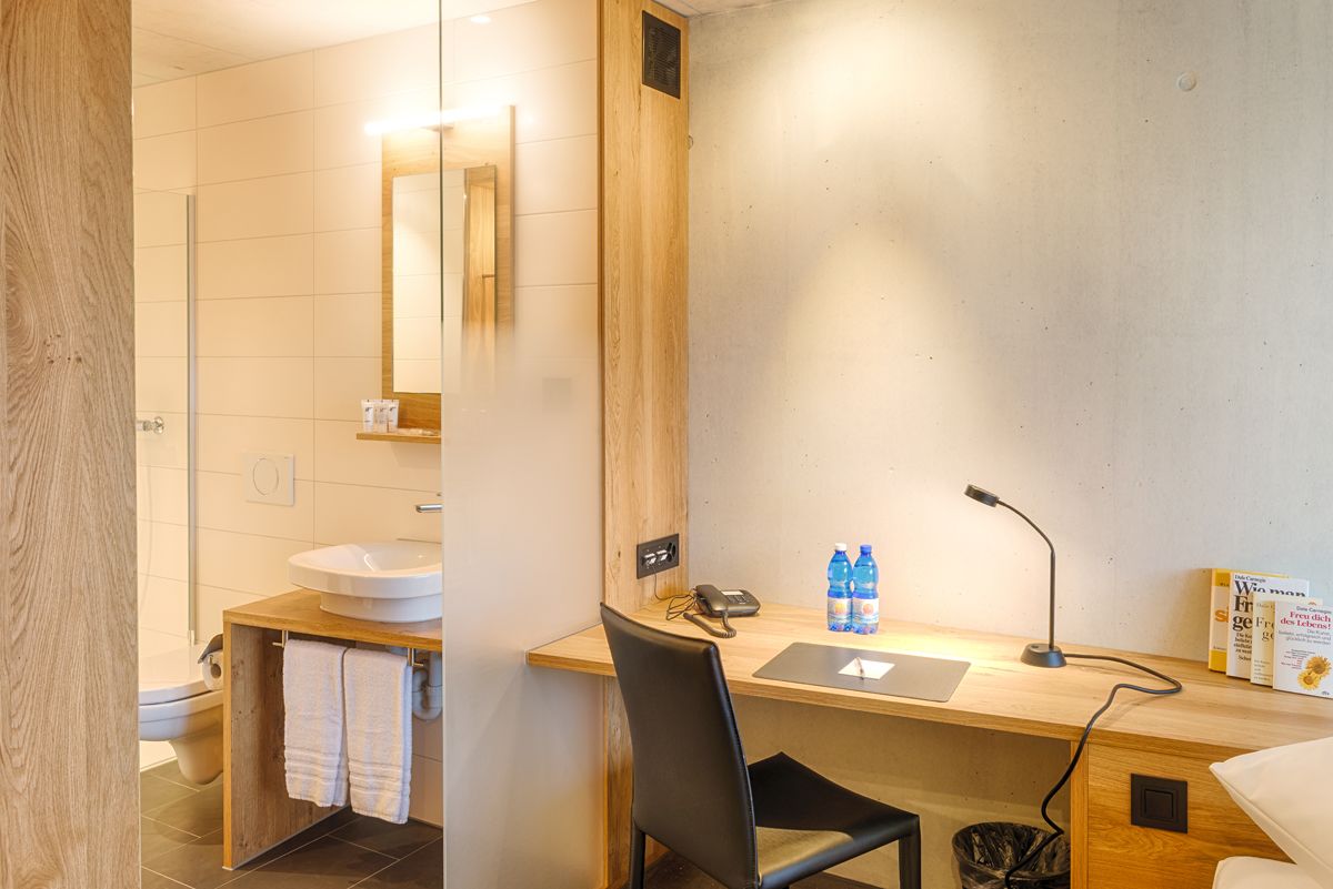 deluxe double room, garden view | 1 bedroom, premium bedding, desk, laptop workspace