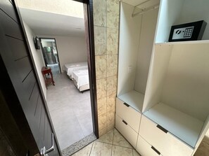 Family Room | Room amenity