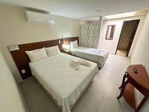 Habitación familiar | Caja de seguridad en la habitación, wifi gratis y ropa de cama 