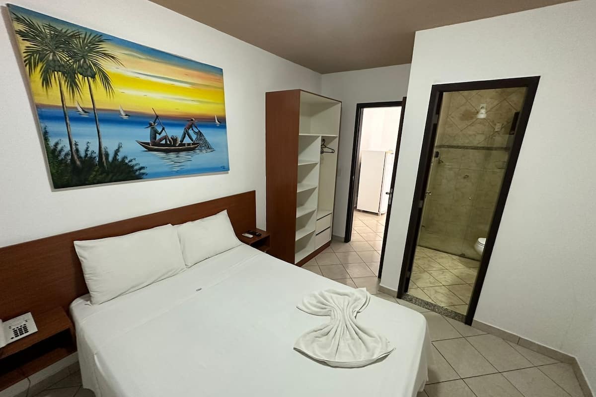 In-room safe, WiFi (free), bed sheets