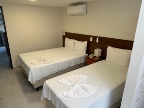 Family Room | In-room safe, free WiFi, bed sheets - Pousada Beija Flor (Natal)
