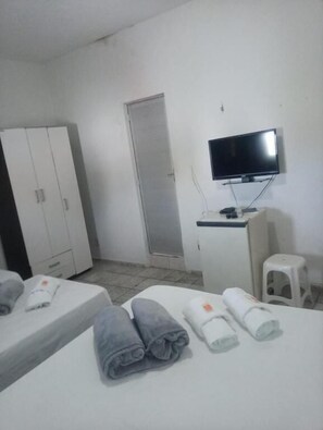 Frigobar, Wi-Fi de cortesia, roupa de cama