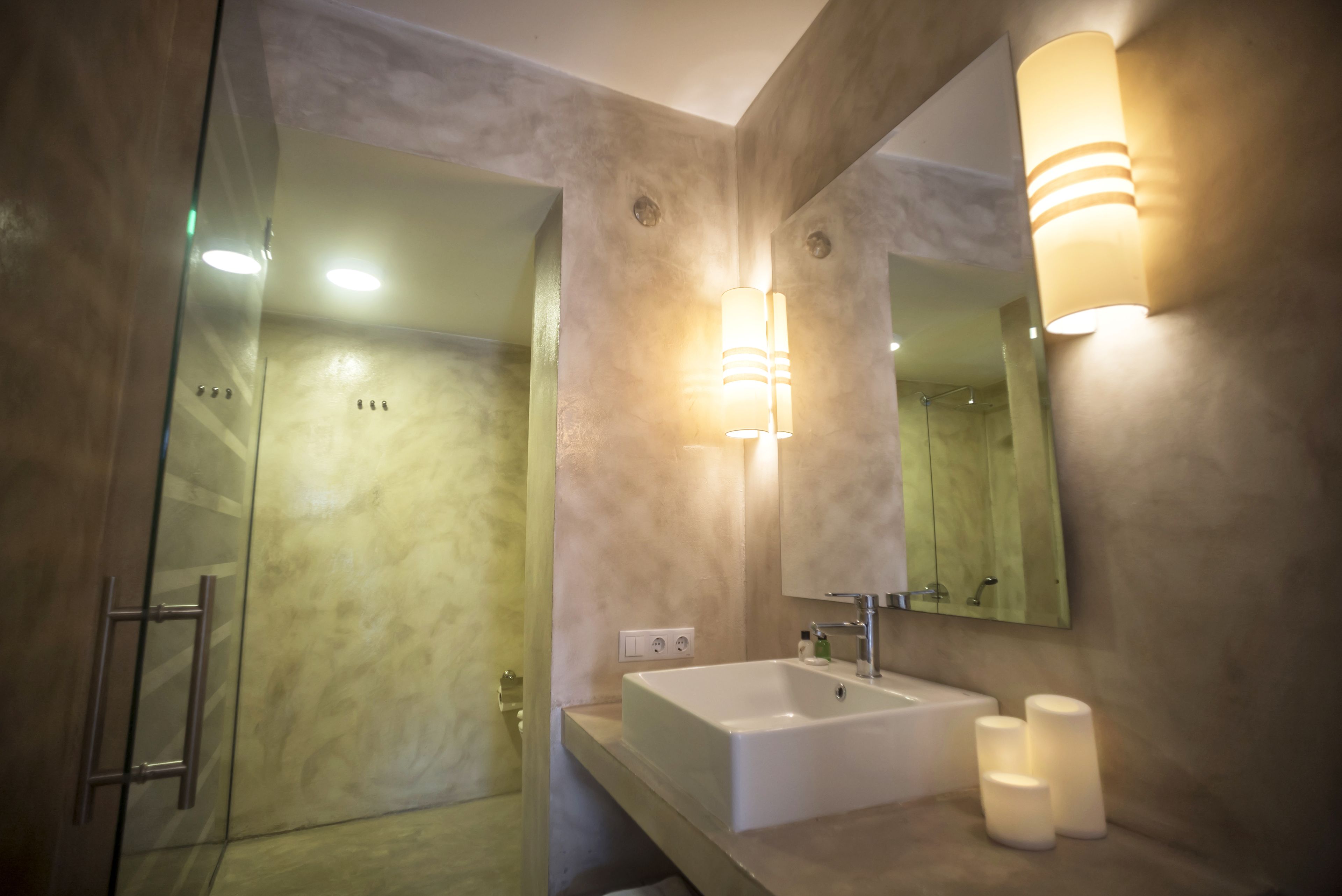 triple room | bathroom | shower, free toiletries, hair dryer, towels