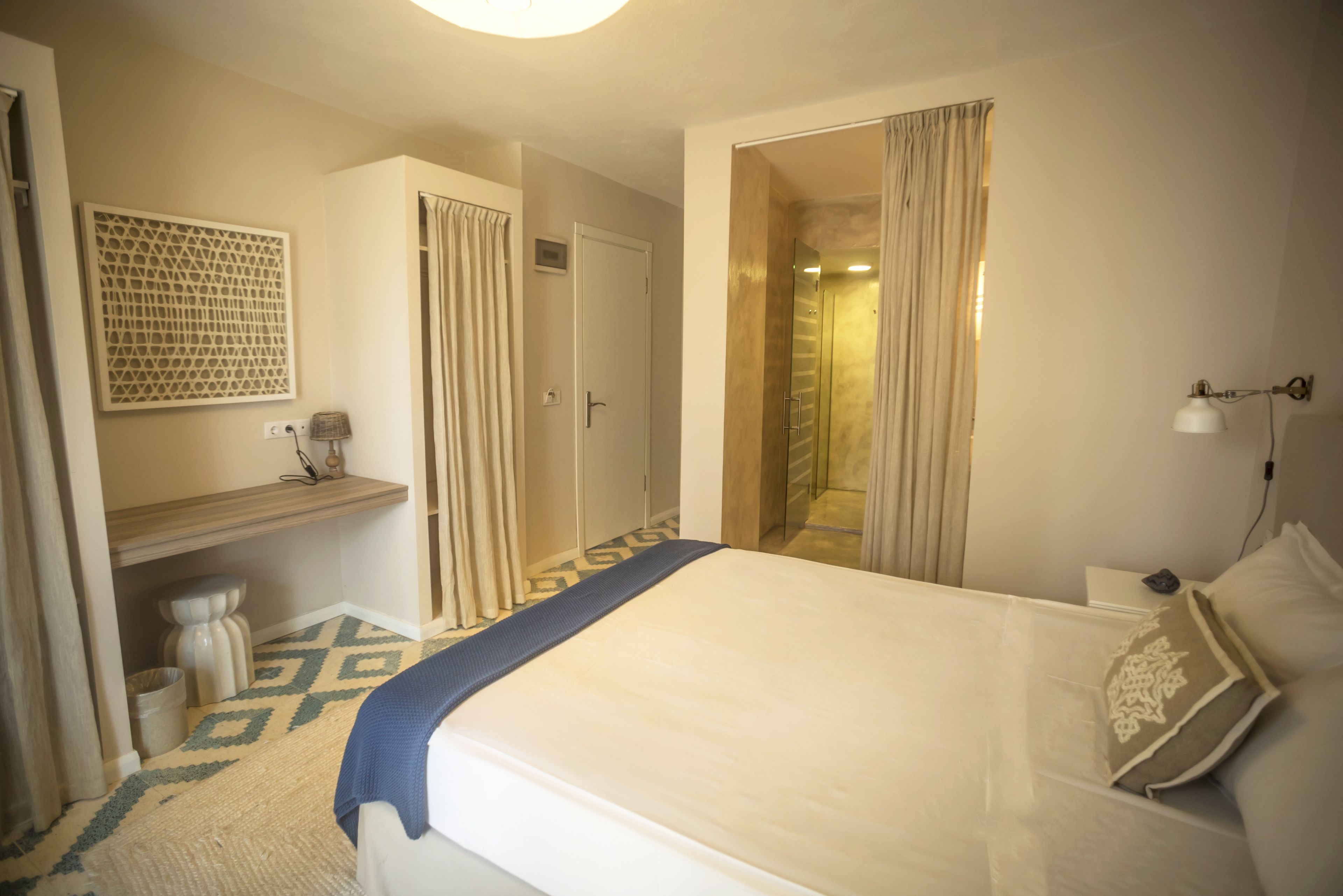 superior double room | soundproofing, iron/ironing board, free wifi, bed sheets