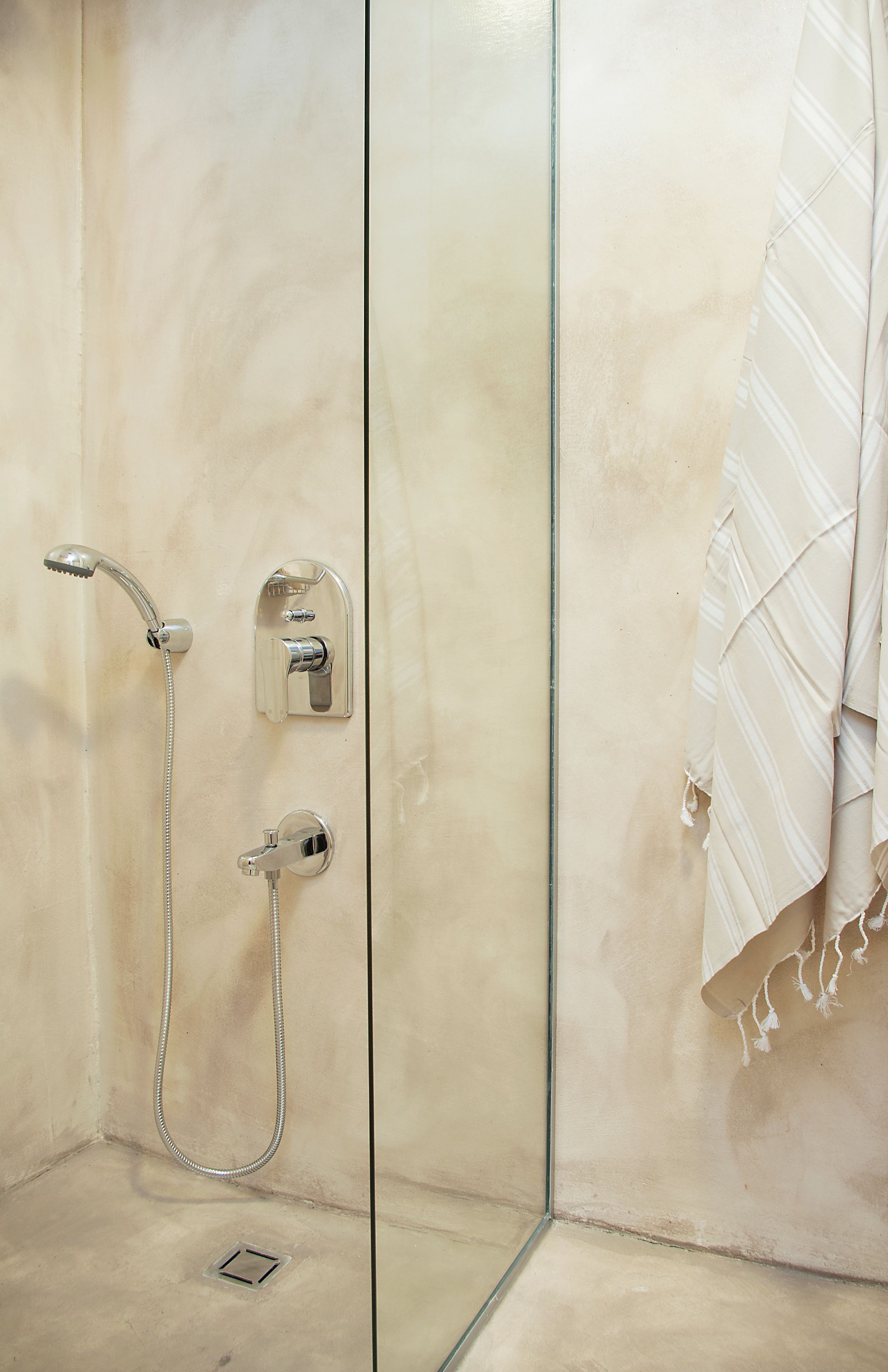 double room | bathroom | shower, free toiletries, hair dryer, towels