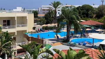 Quarto superior, vista para a piscina | Vista para o pátio